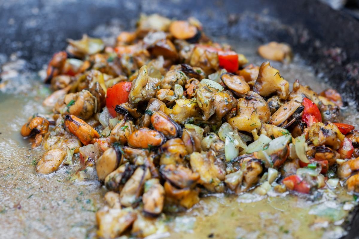 Mussels in White Wine and Garlic